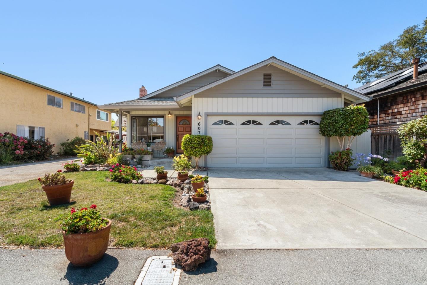 607 Burlingame Avenue