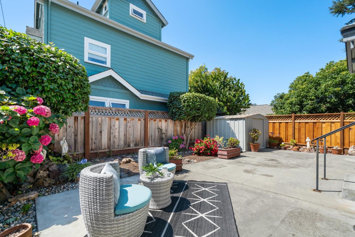 607 Burlingame Avenue