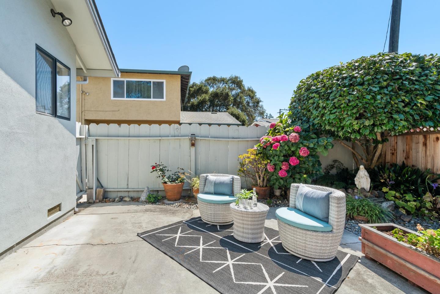 607 Burlingame Avenue