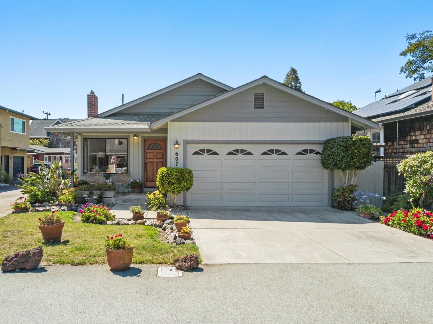 607 Burlingame Avenue
