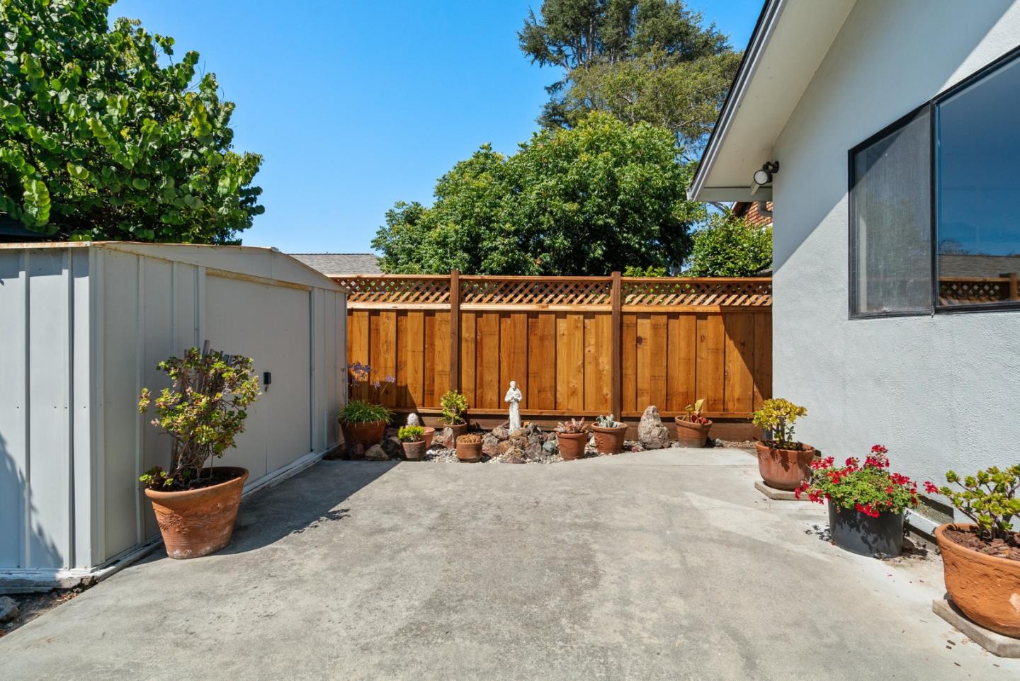 607 Burlingame Avenue
