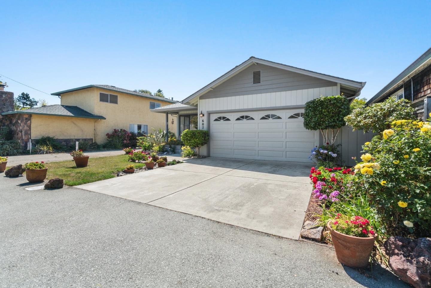 607 Burlingame Avenue