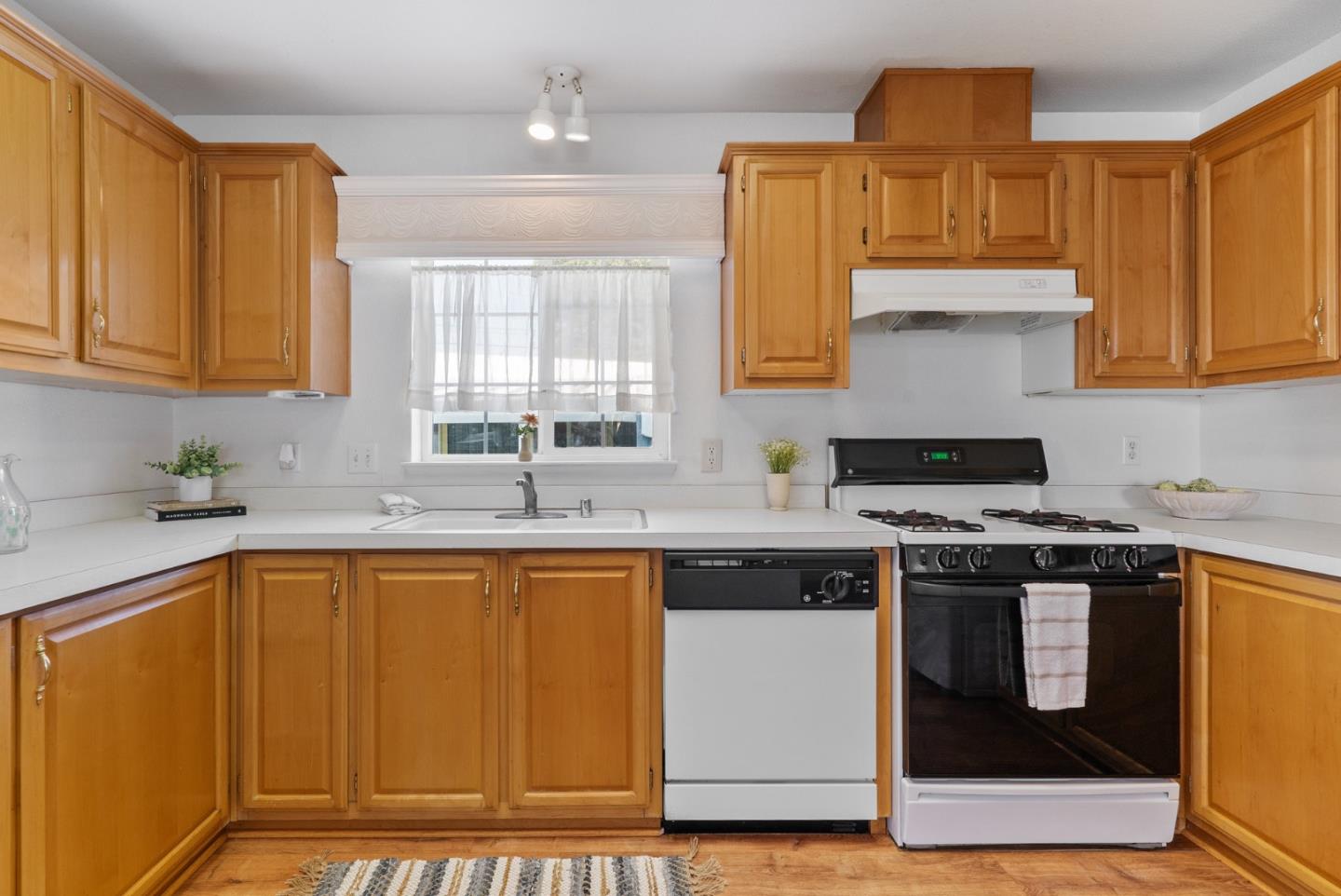 1040 38th Ave Unit: 2