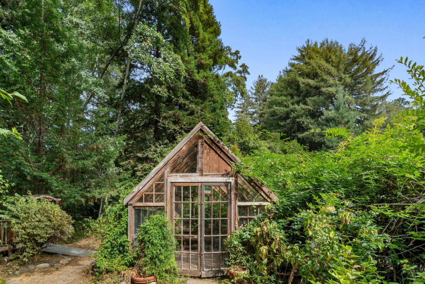 727 Eureka Canyon Road