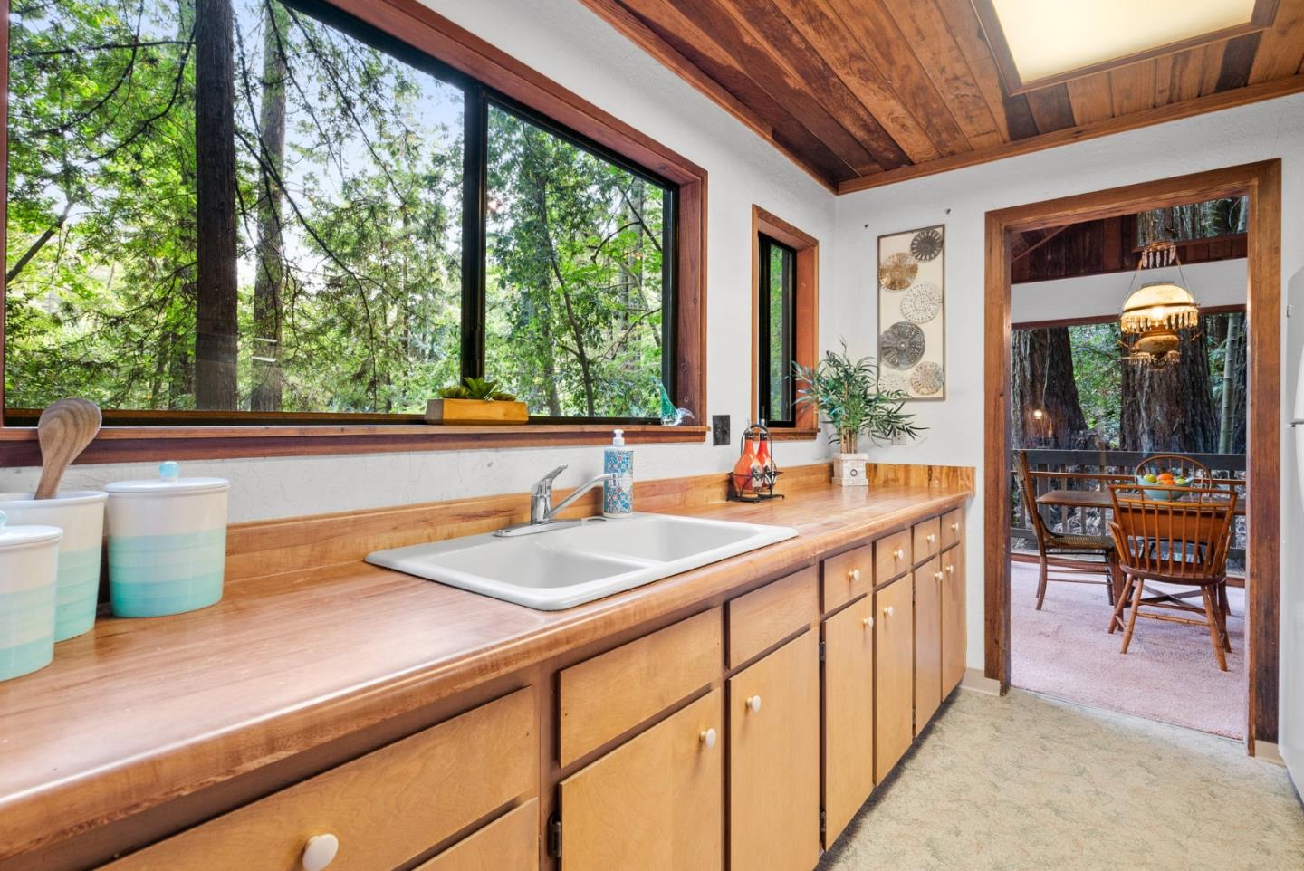 727 Eureka Canyon Road
