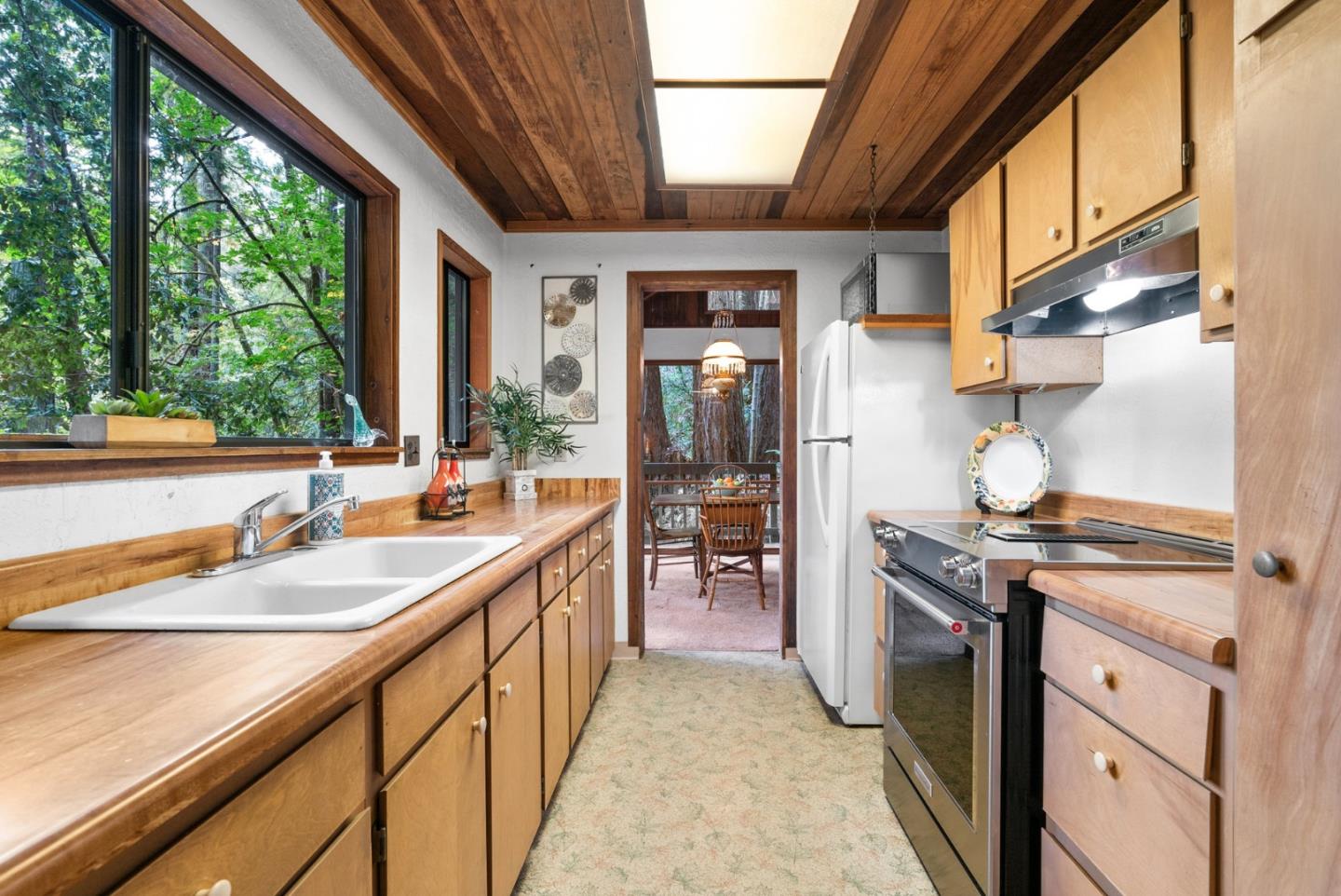 727 Eureka Canyon Road