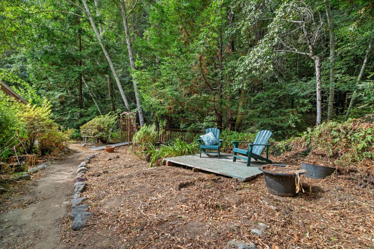 727 Eureka Canyon Road