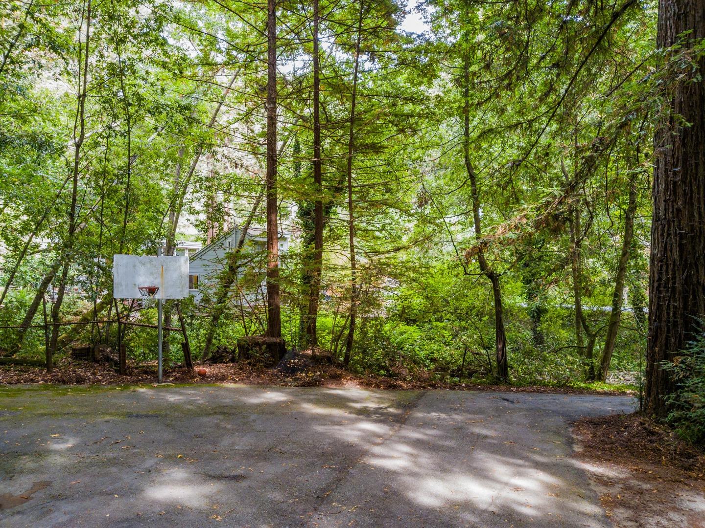 727 Eureka Canyon Road