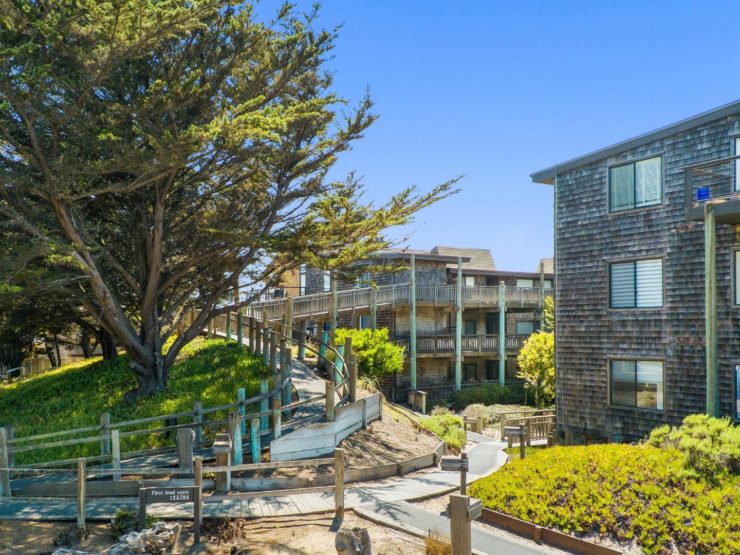 14 Pelican Point