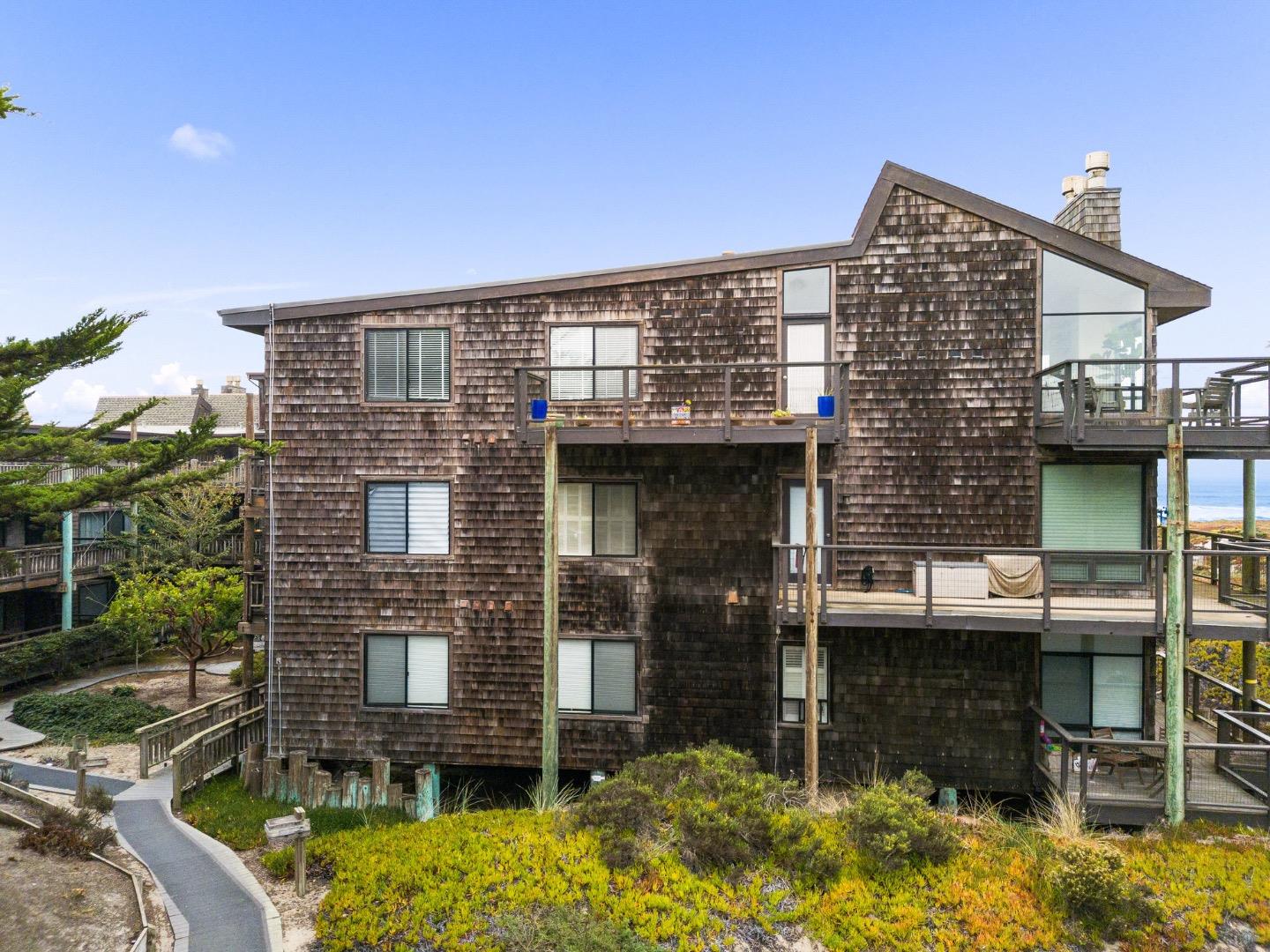 14 Pelican Point