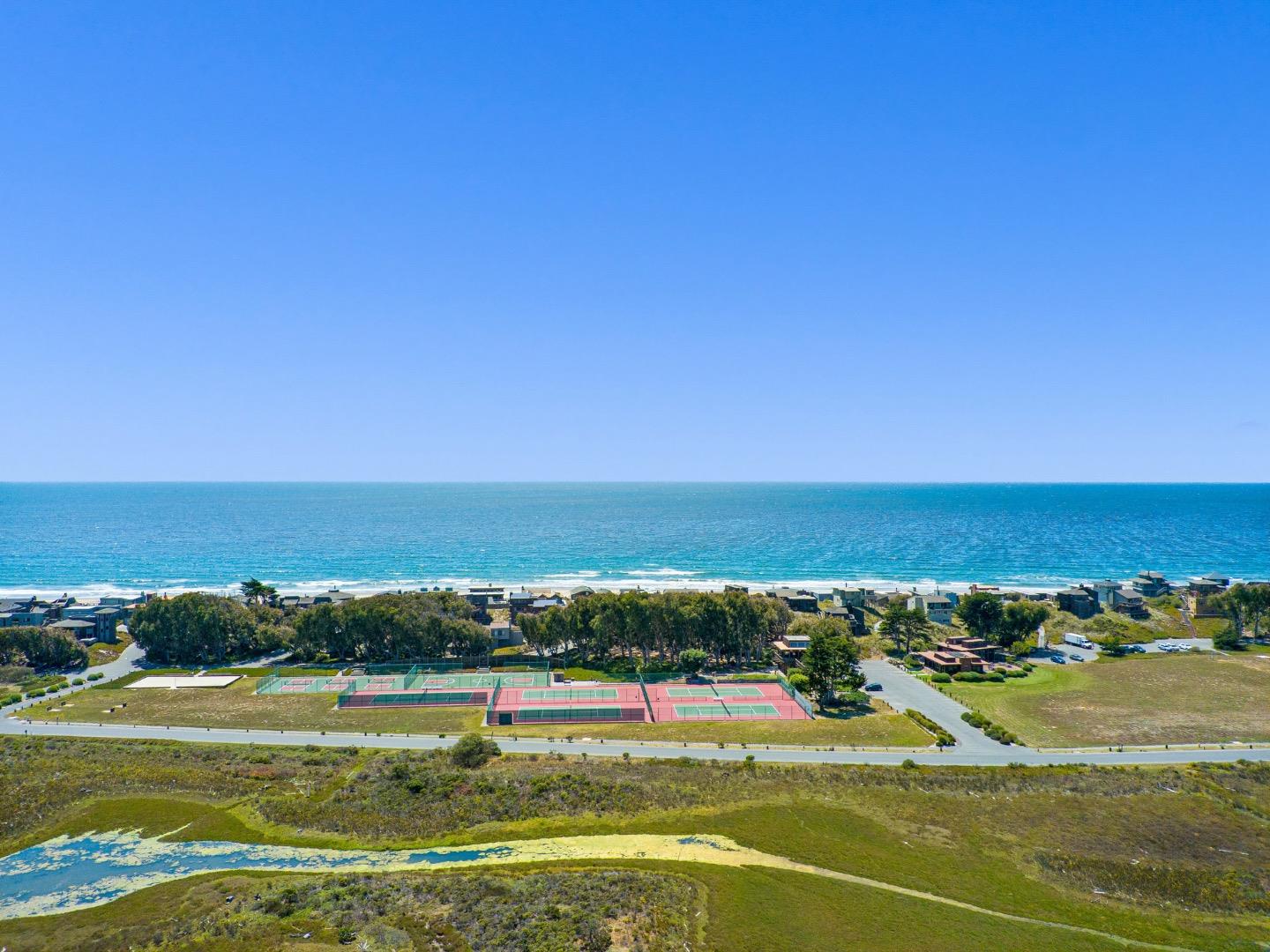14 Pelican Point