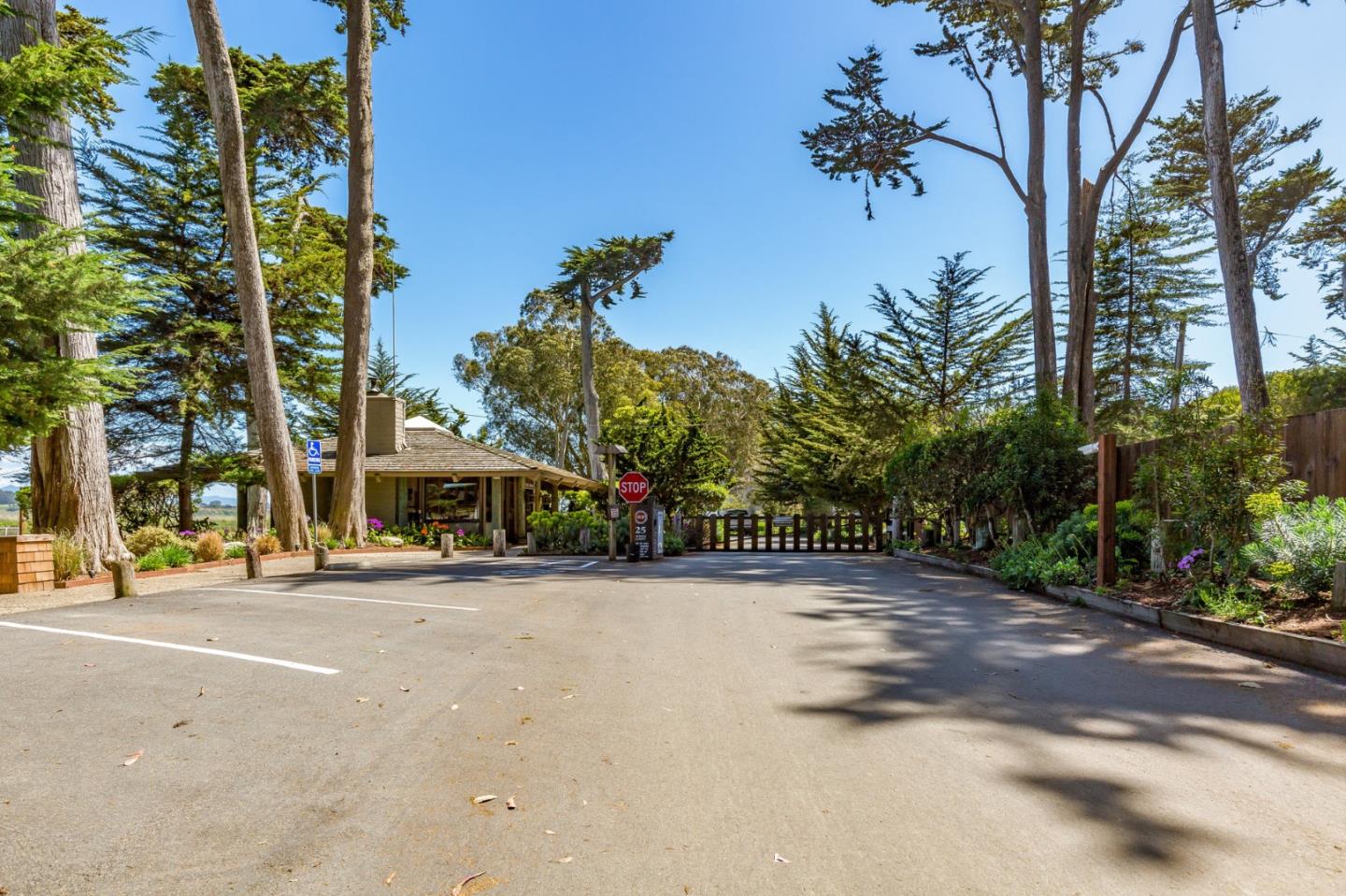 14 Pelican Point