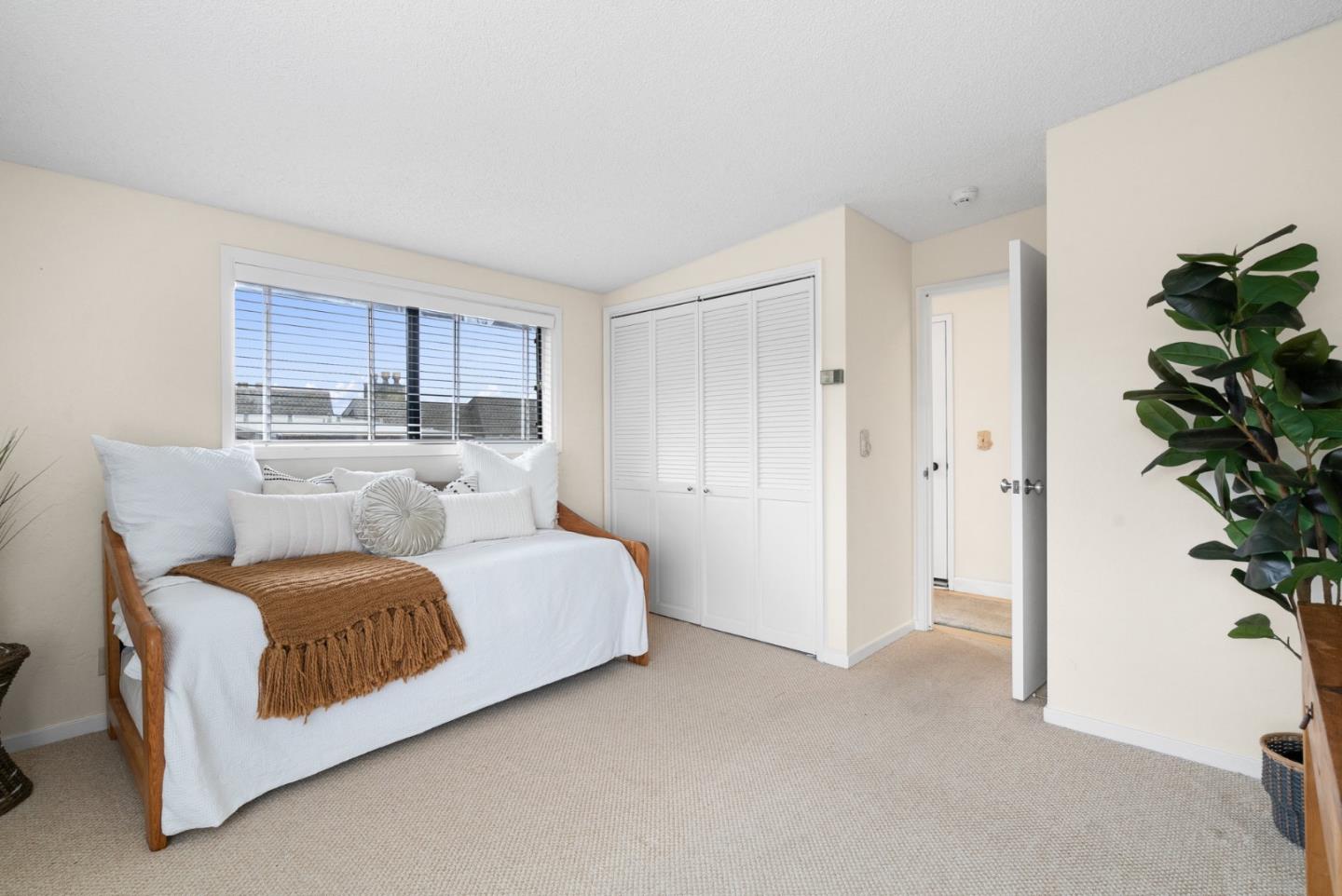 14 Pelican Point