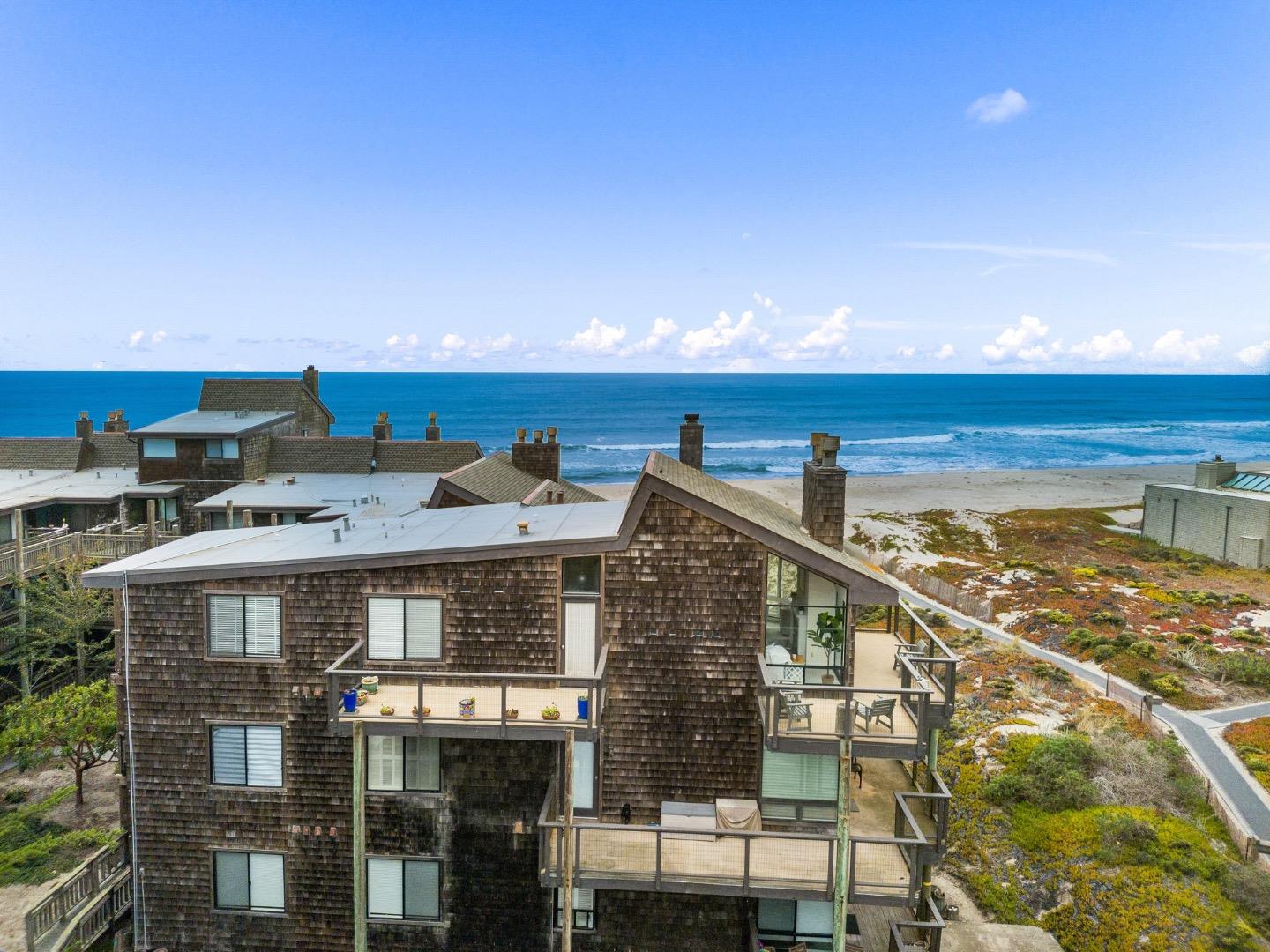 14 Pelican Point