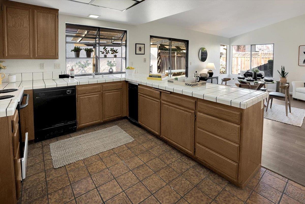 2387 Lascar Court