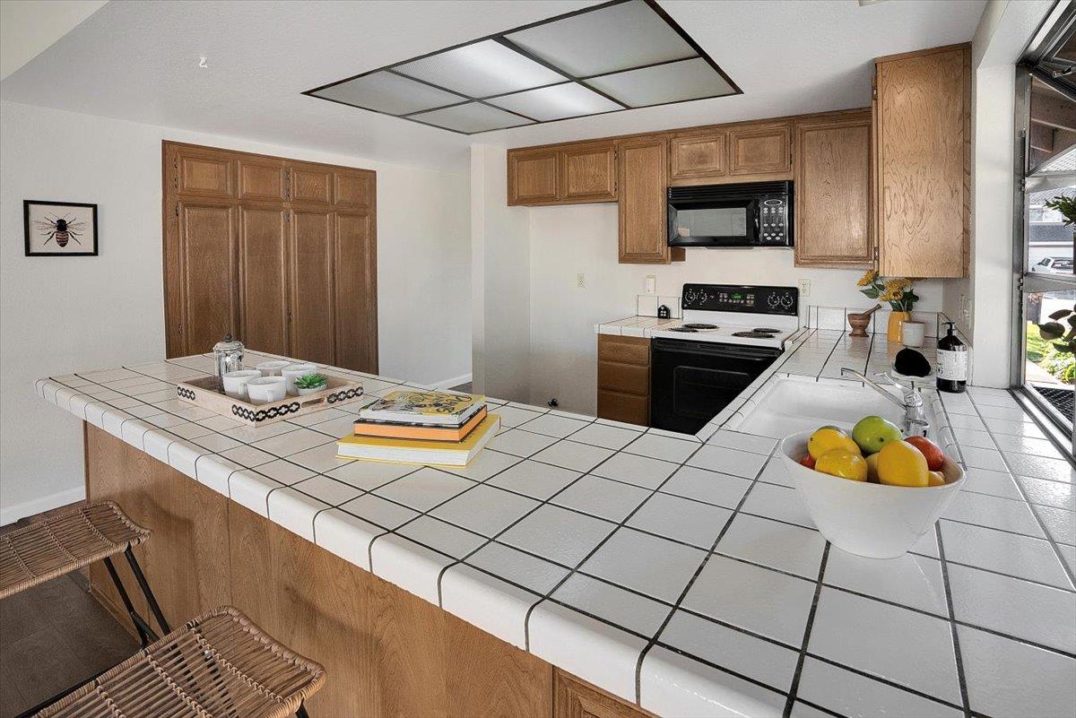 2387 Lascar Court