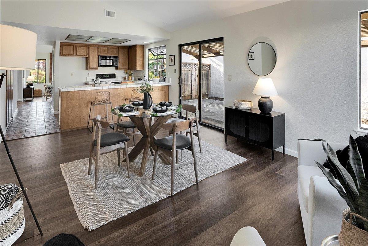 2387 Lascar Court