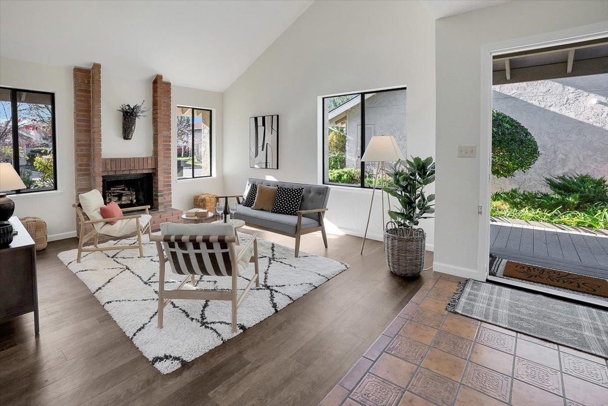 2387 Lascar Court