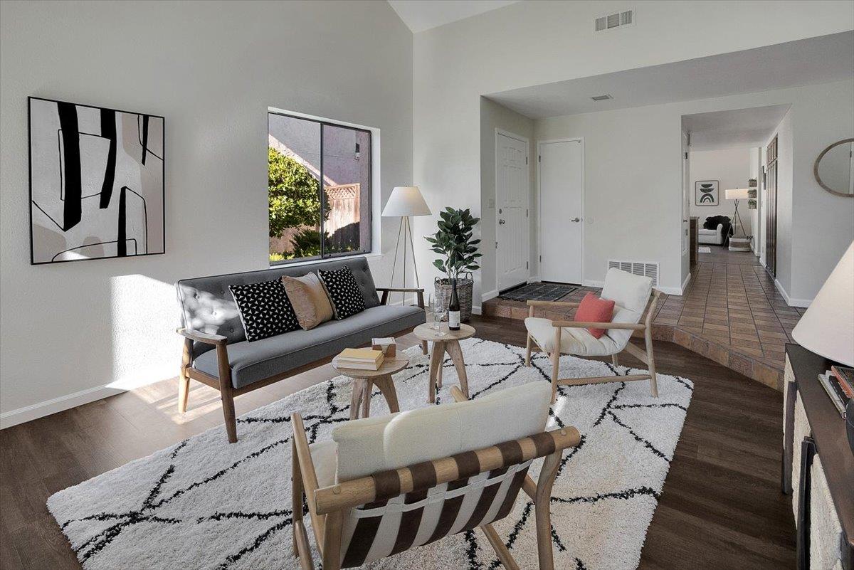 2387 Lascar Court