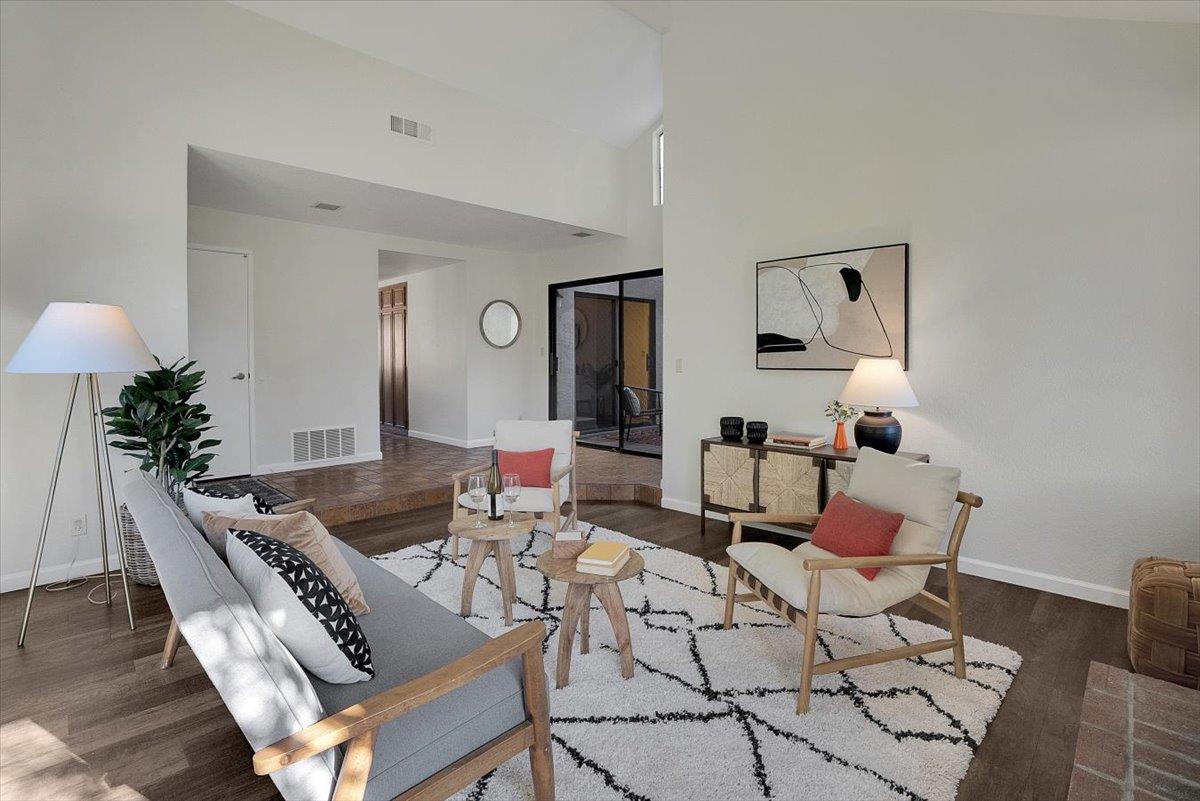 2387 Lascar Court