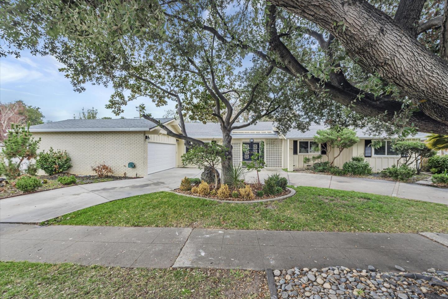 2328 Gundersen Drive