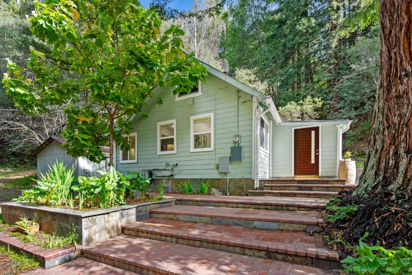 1933 Redwood Drive