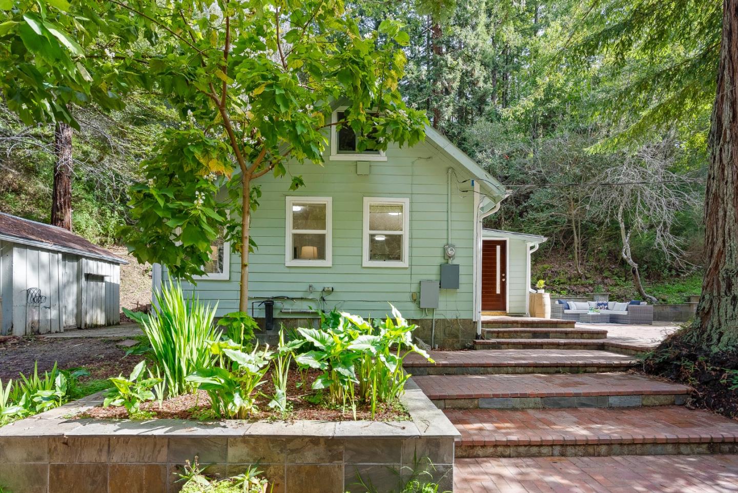 1933 Redwood Drive