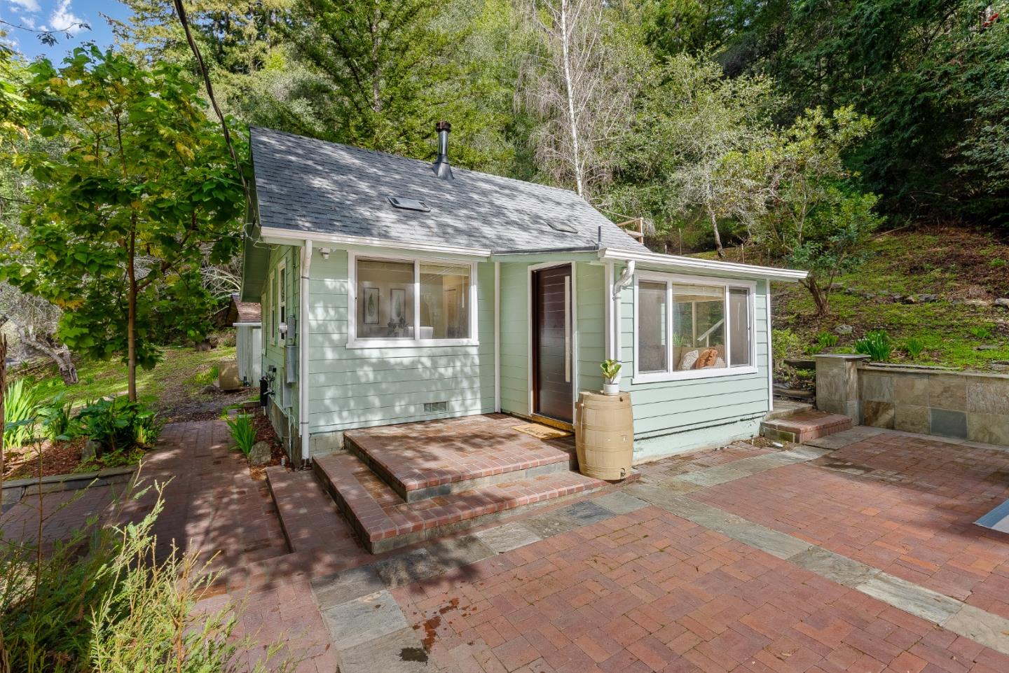 1933 Redwood Drive