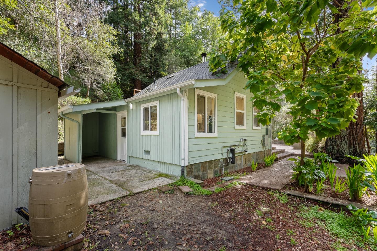 1933 Redwood Drive