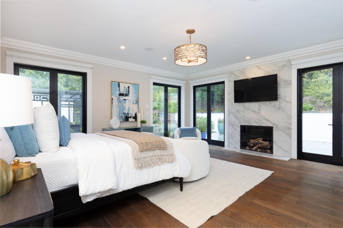 39 Hollins Drive