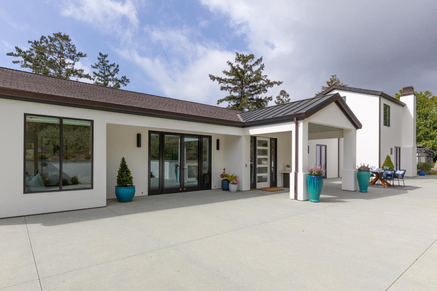 39 Hollins Drive