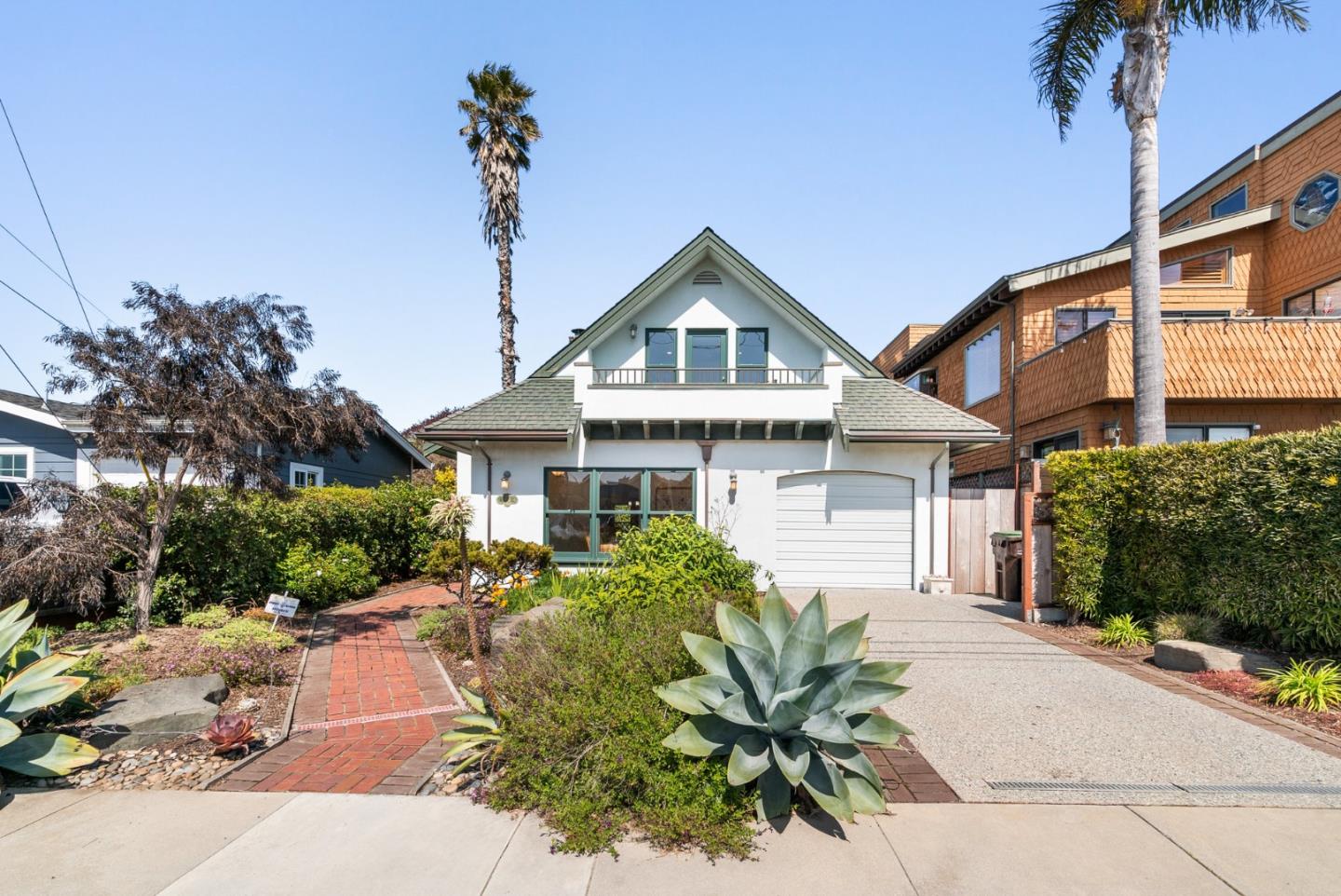 910 Pelton Avenue