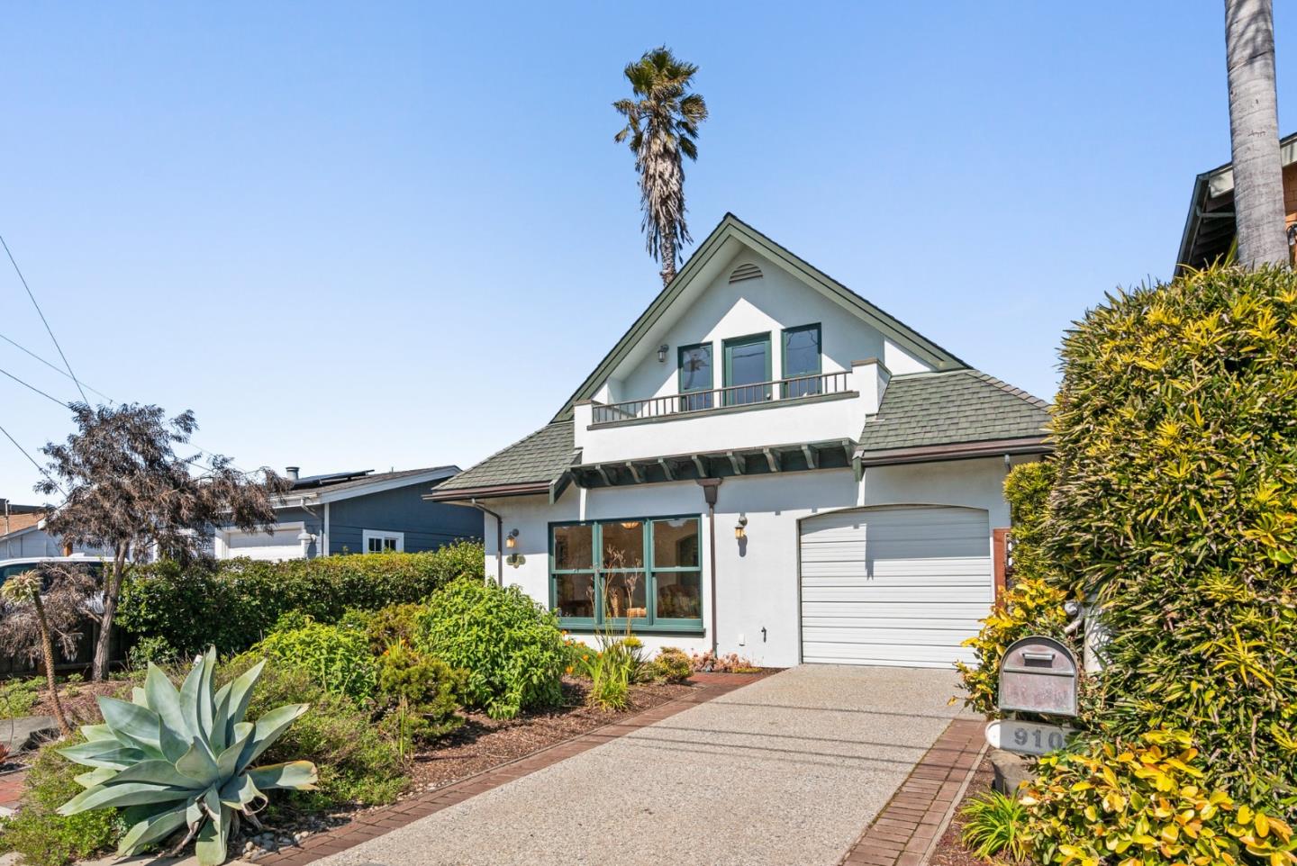 910 Pelton Avenue