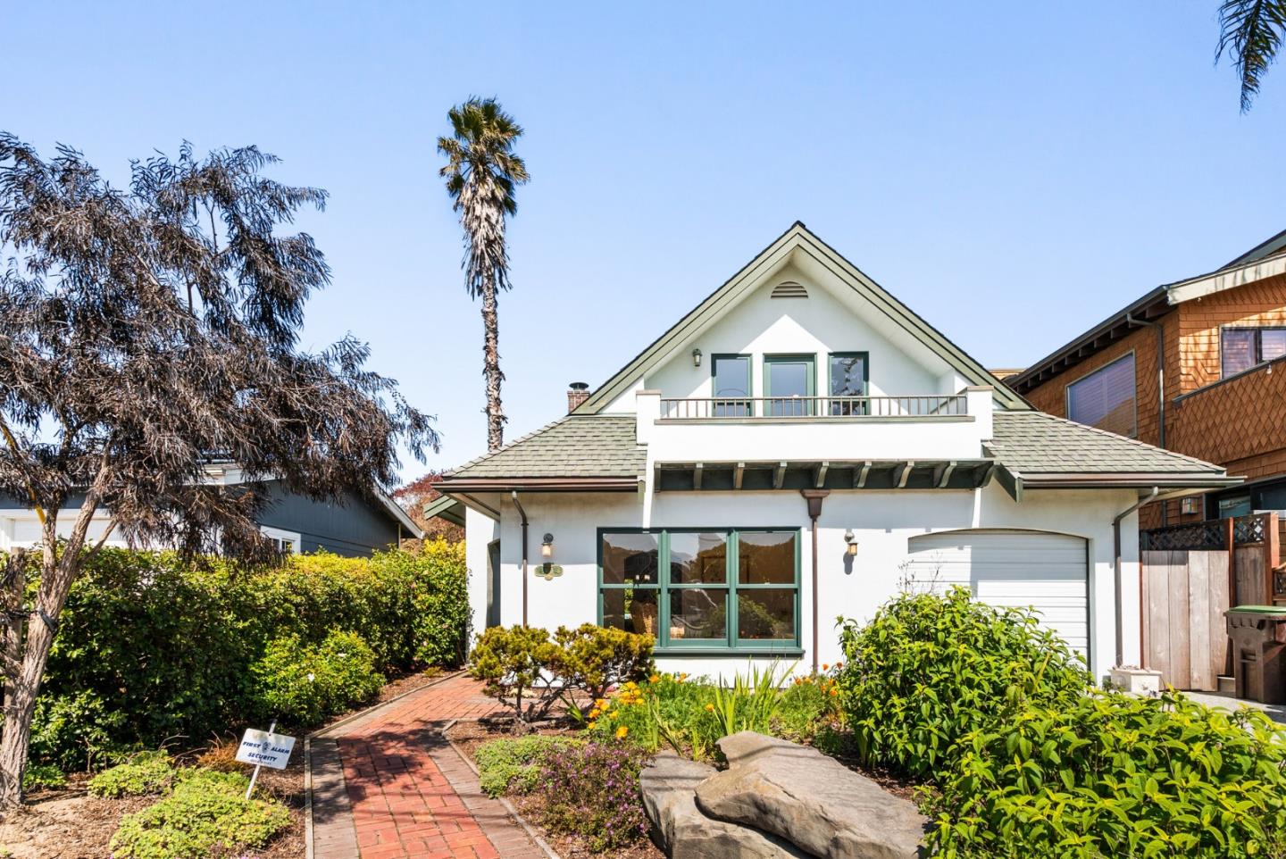 910 Pelton Avenue