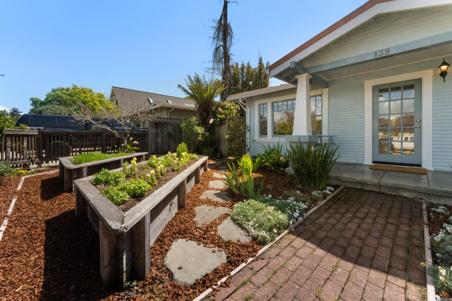 139 Naglee Avenue
