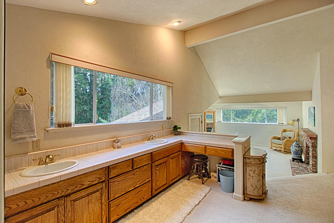 305 Mountain View Road