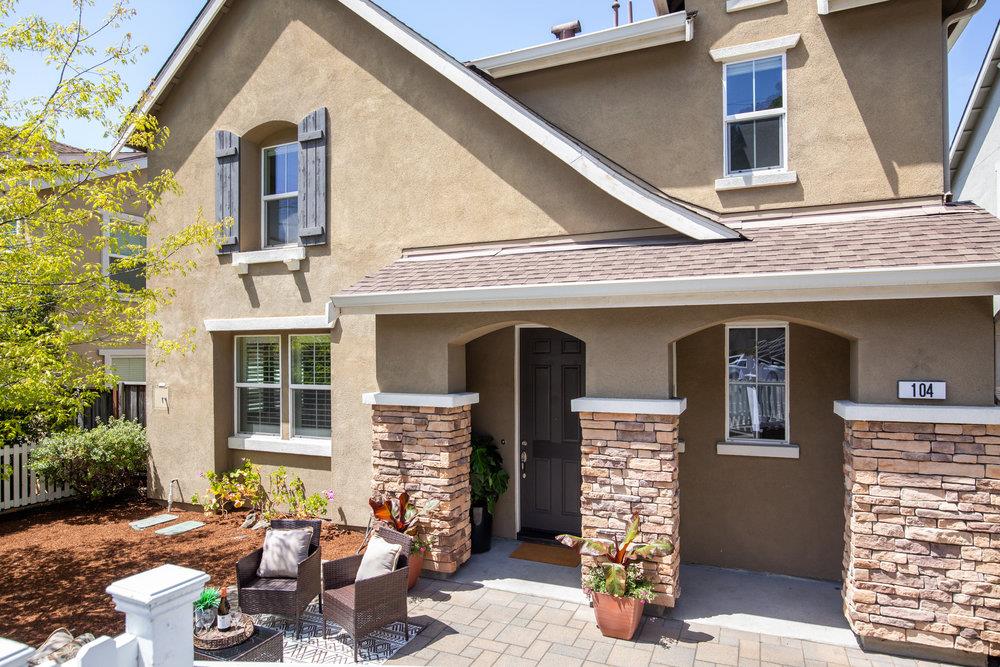 104 Meadowview Lane
