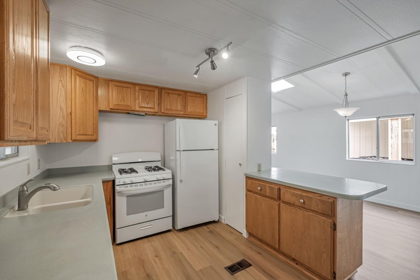 998 38th Avenue Unit: 11