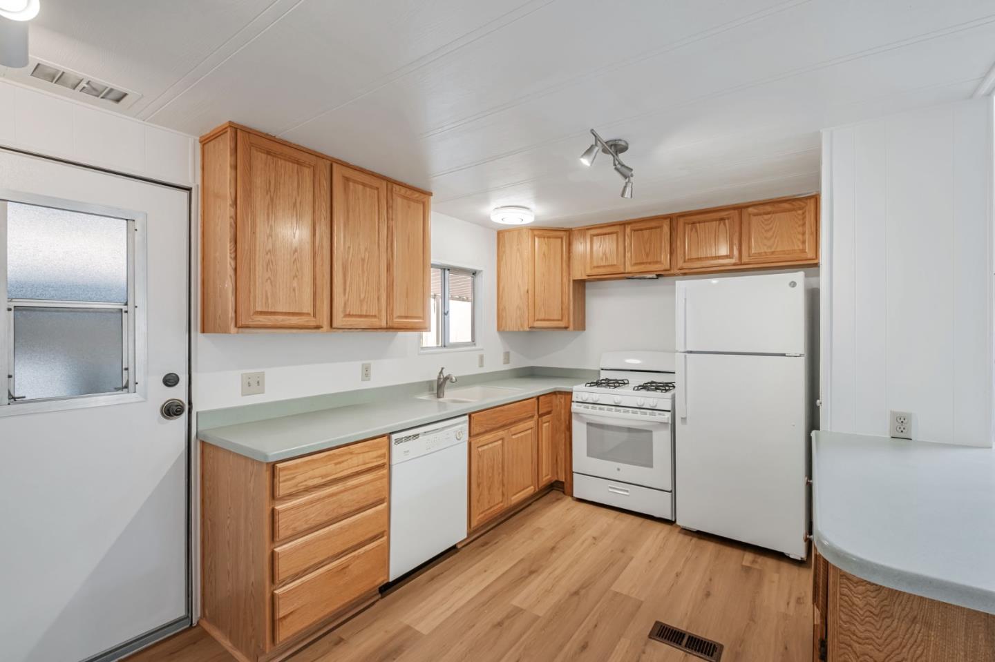 998 38th Avenue Unit: 11