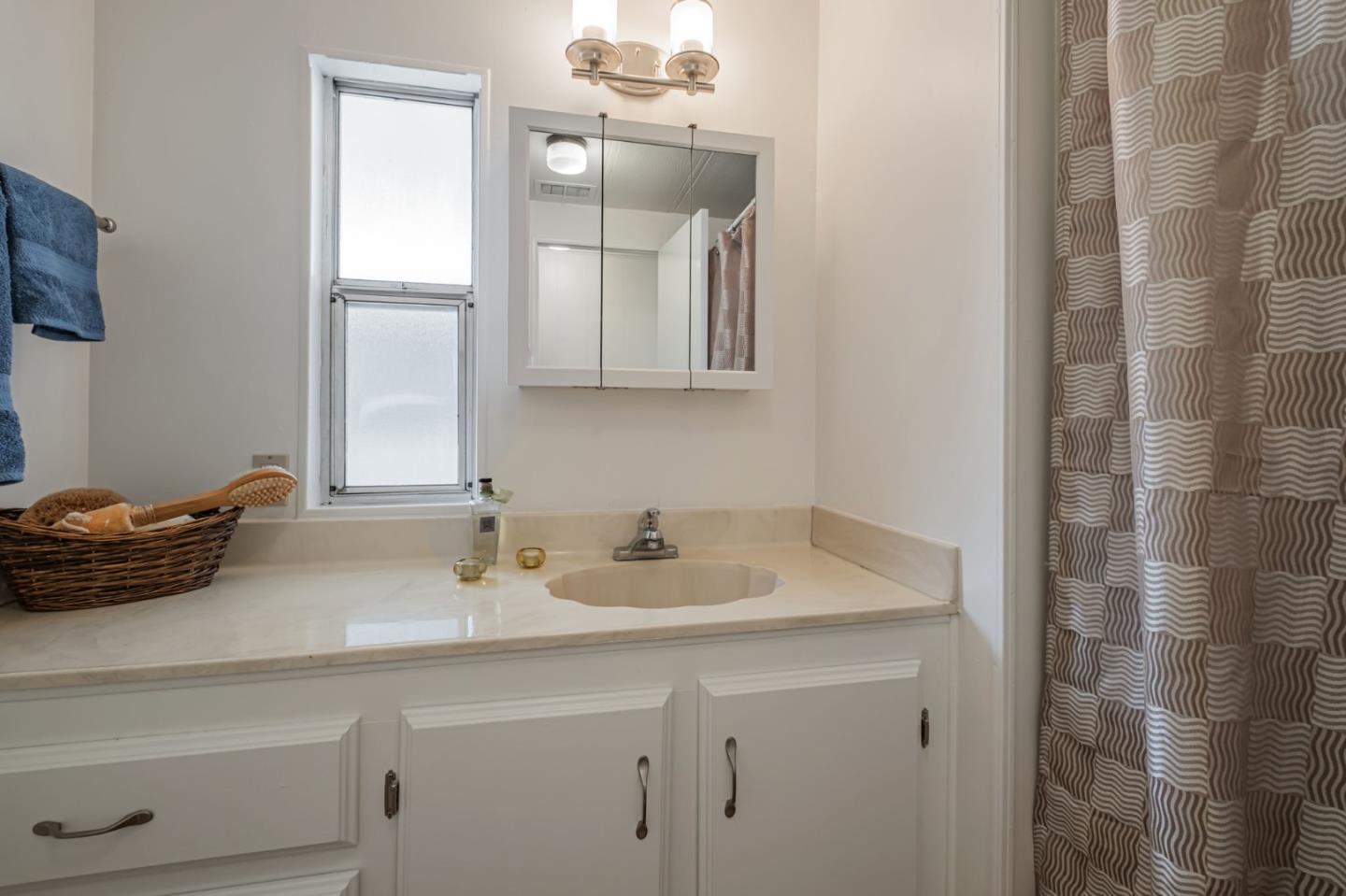 998 38th Avenue Unit: 11