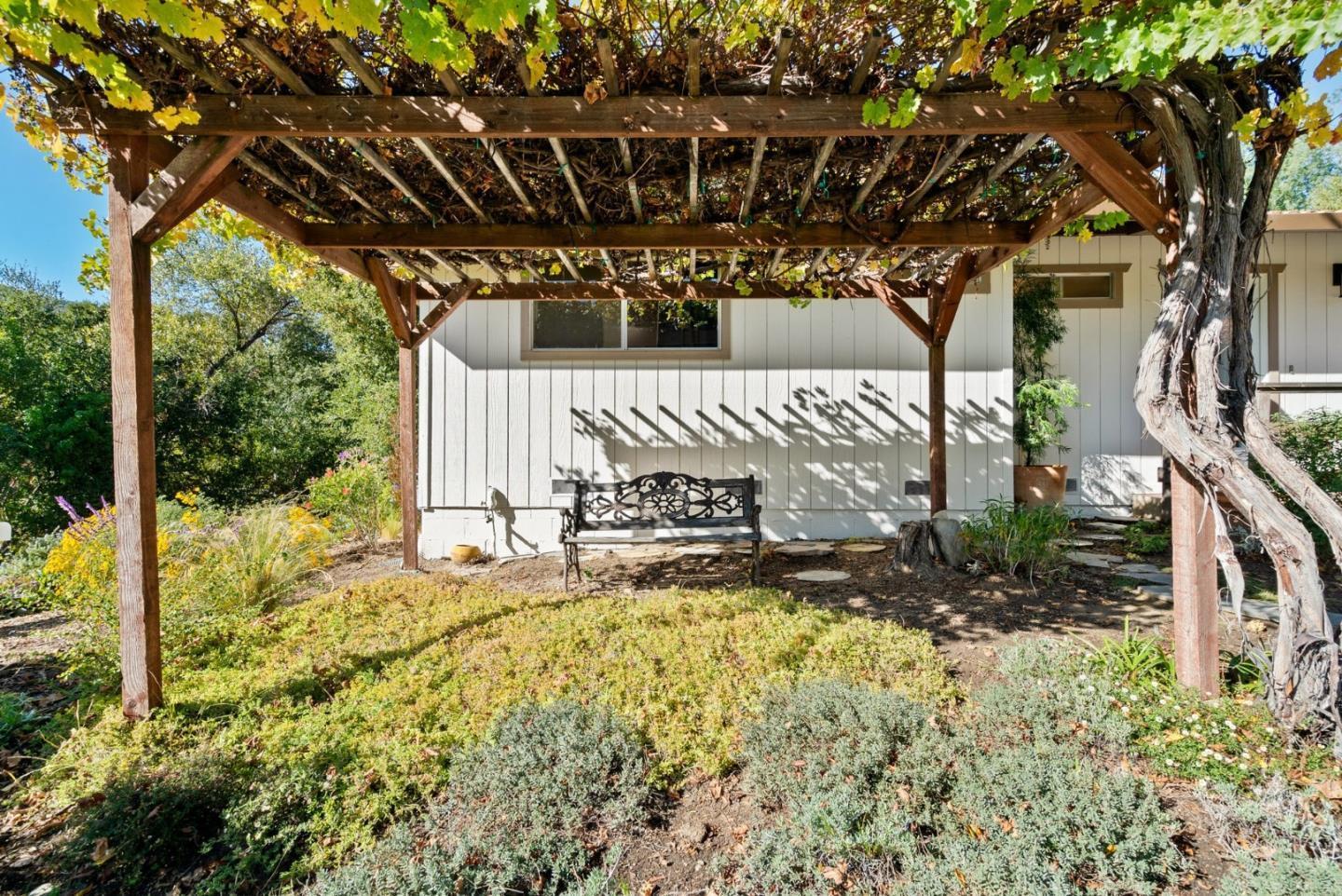 14 Laguna Robles