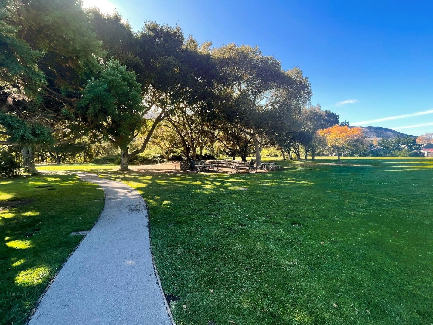 14 Laguna Robles