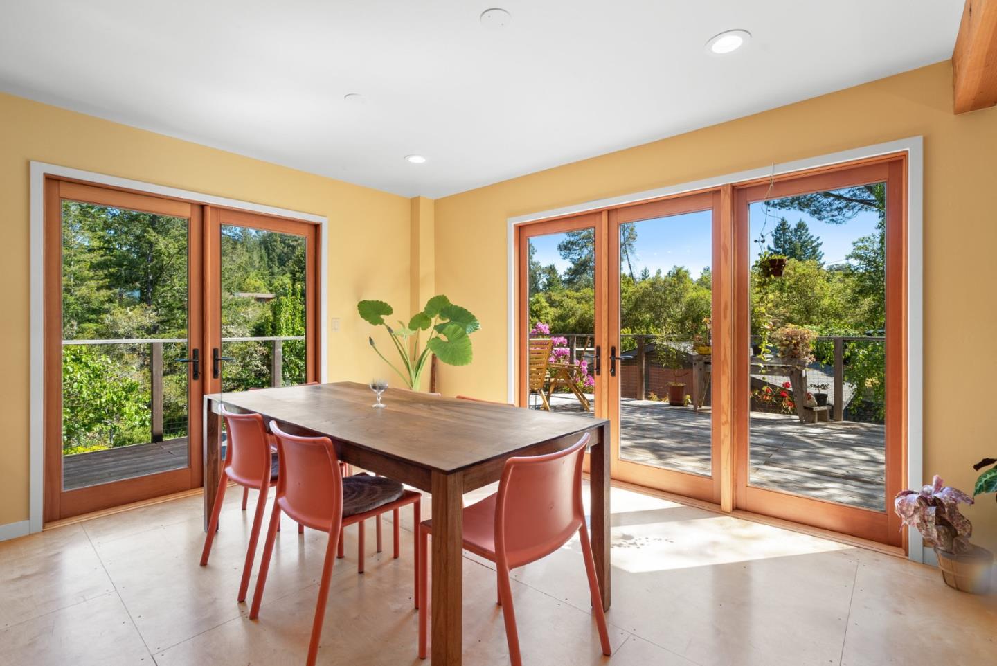280 Azalea LN