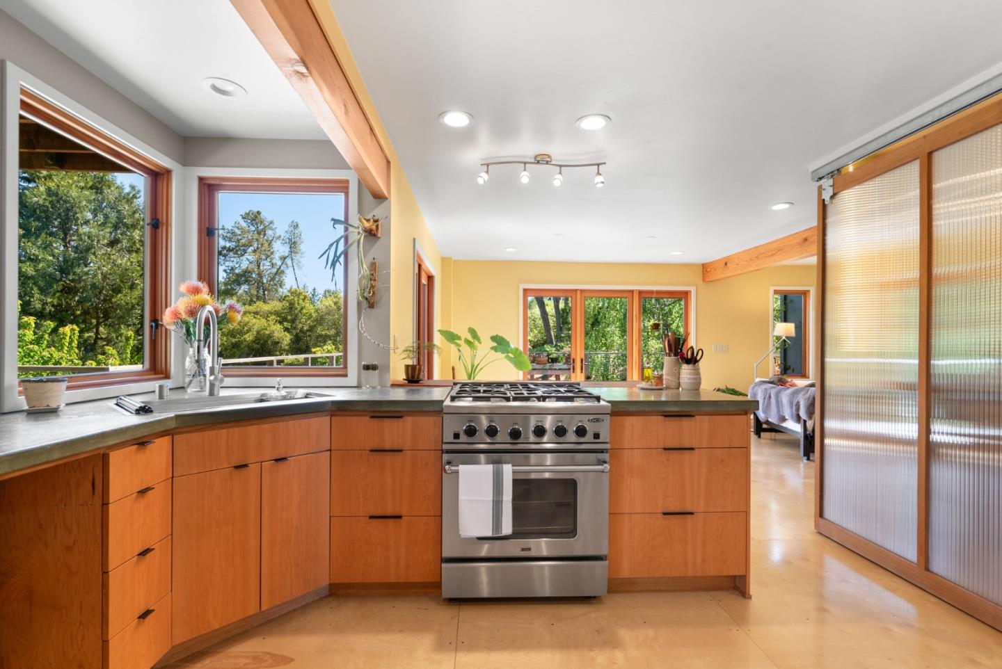 280 Azalea LN