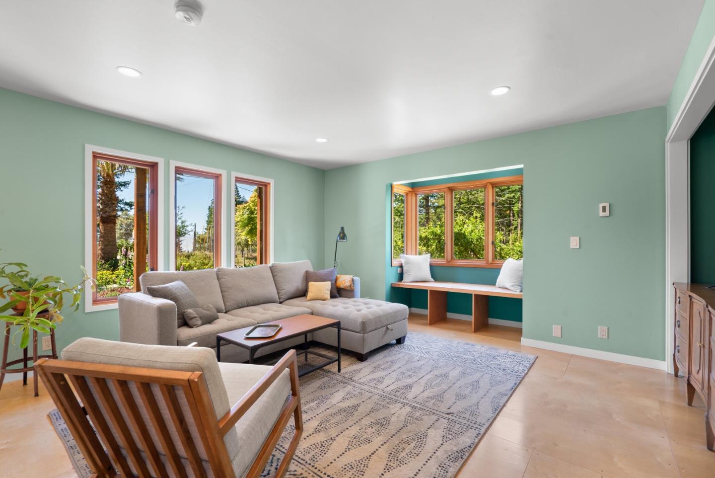 280 Azalea LN