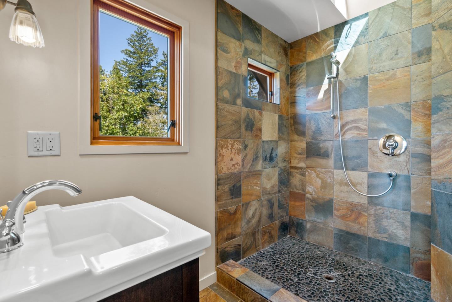280 Azalea LN