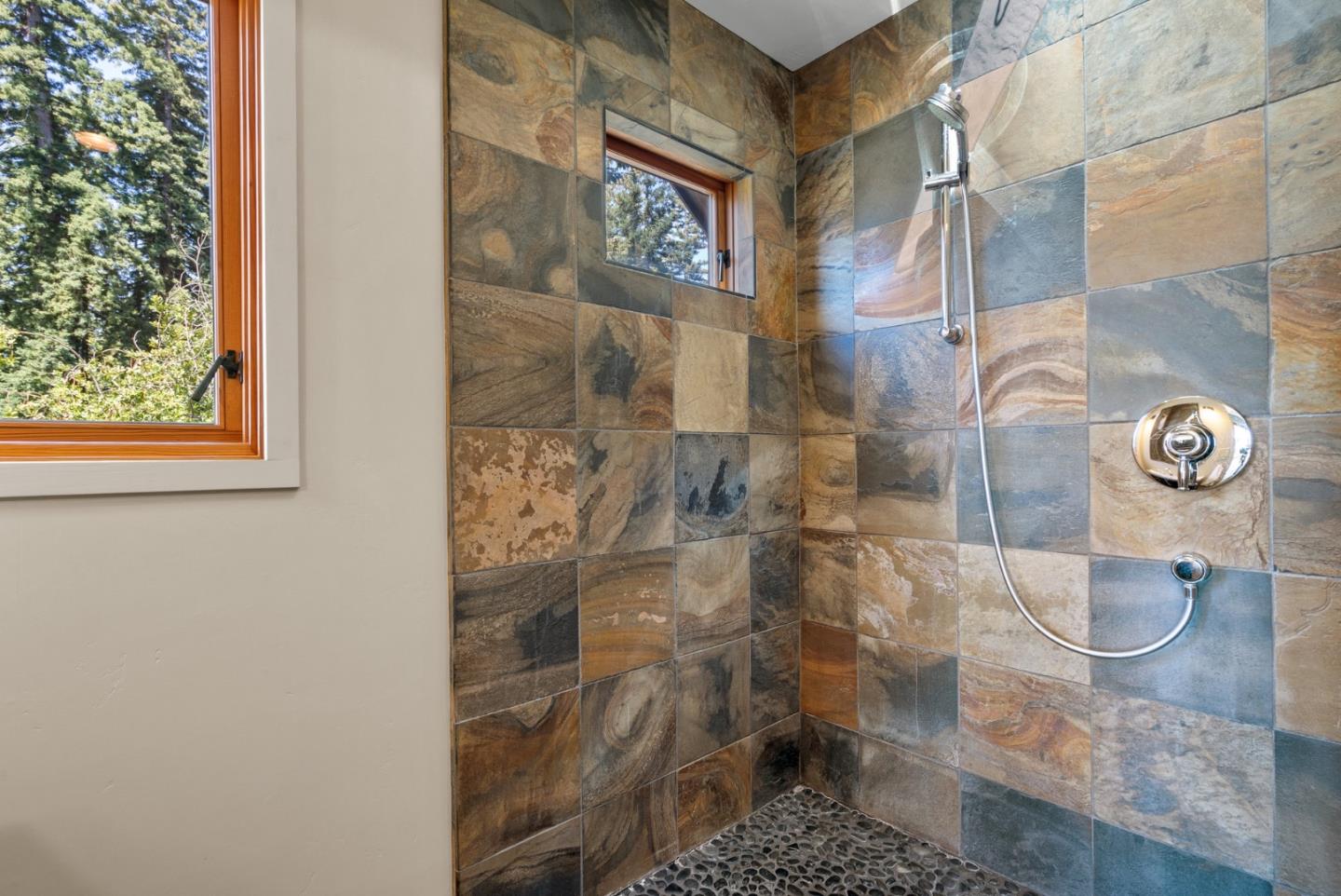 280 Azalea LN