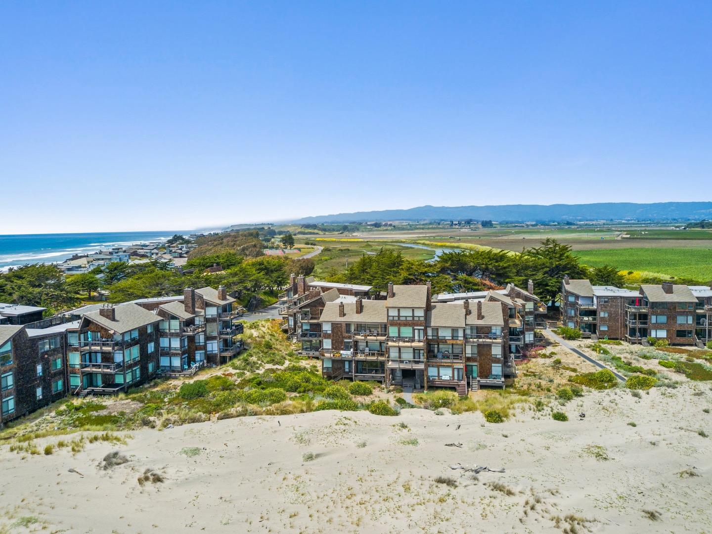 52 Pelican Point