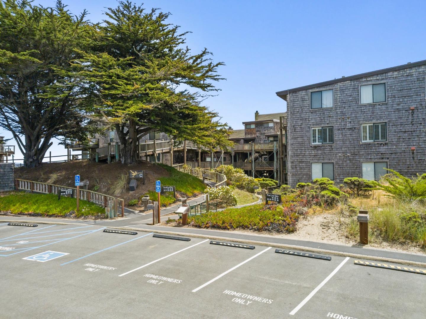 52 Pelican Point