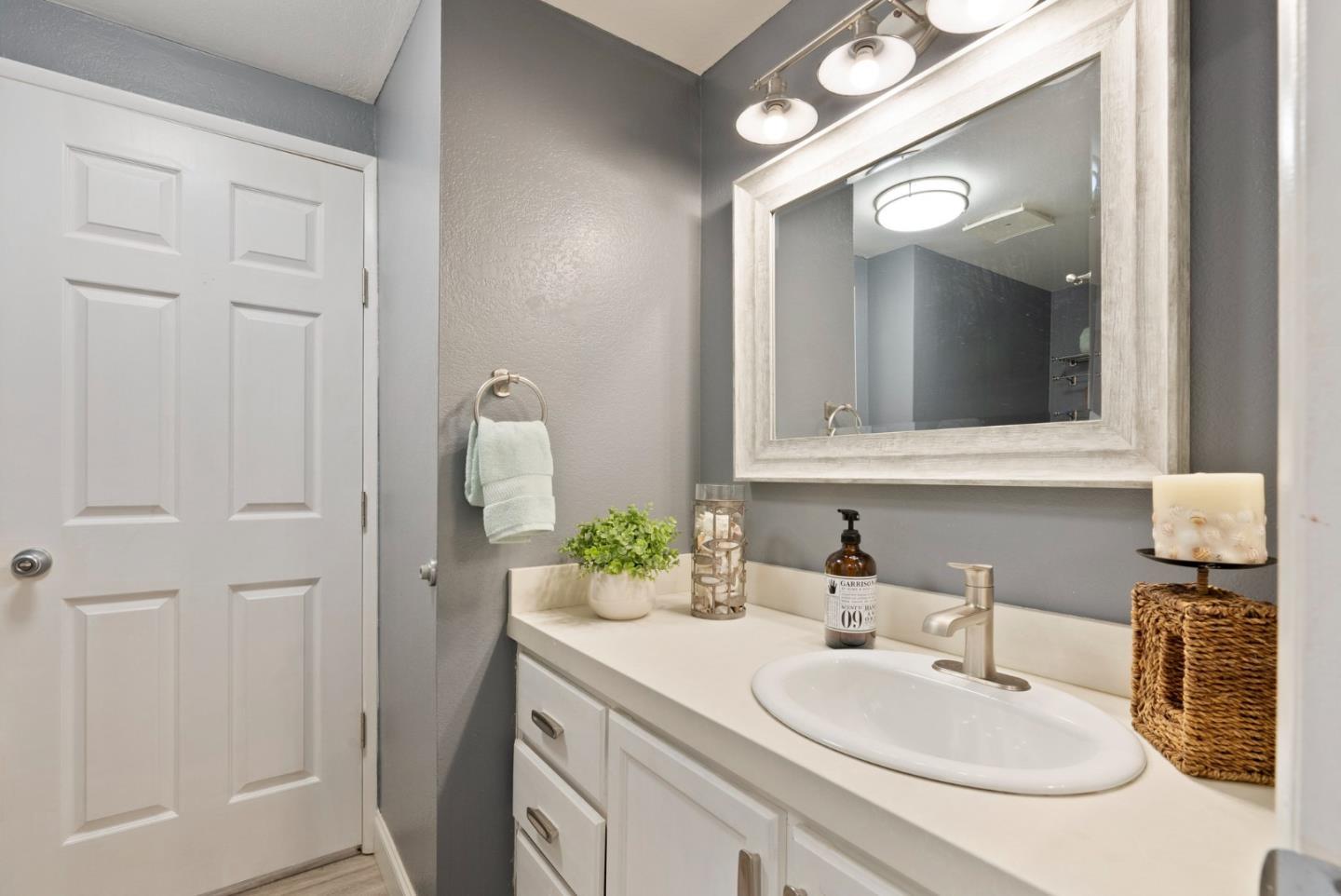 2395 Delaware Avenue Unit: 194